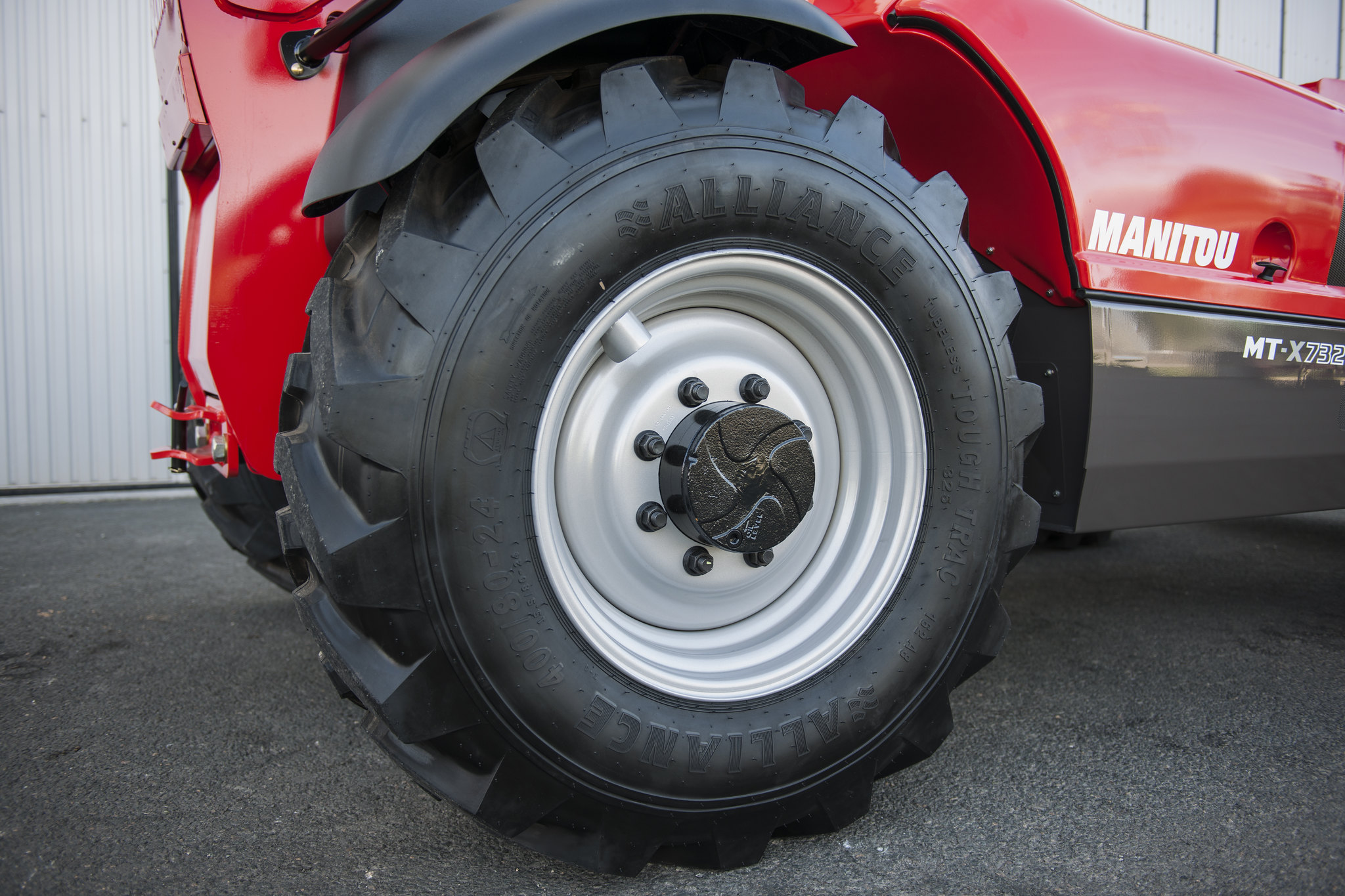 Четыре приводных колеса